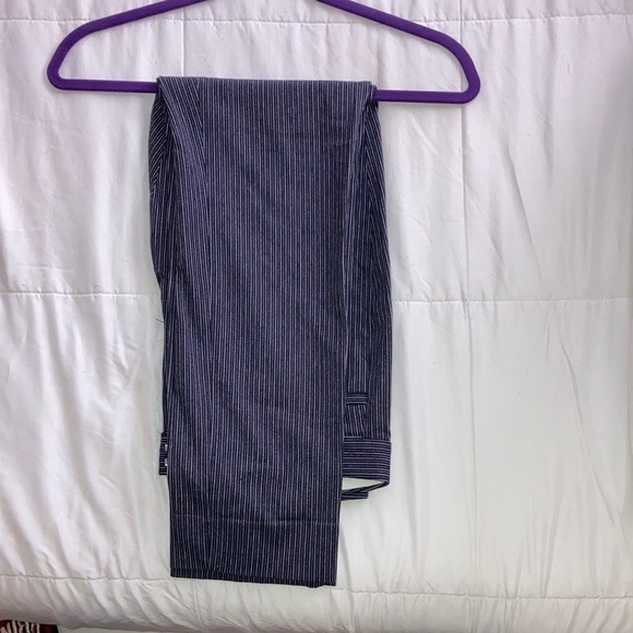 Womens barely used Pinstripe banana republic jackson fit 4 pants - Picture 9 of 10